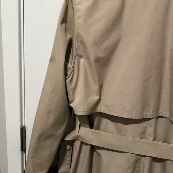 Vintage London Fog Tan and Black Trench Coat - Picture 12 of 16